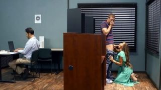 مص الزب فى العمل سكس مص زب خلف مكتب مدير الشركة